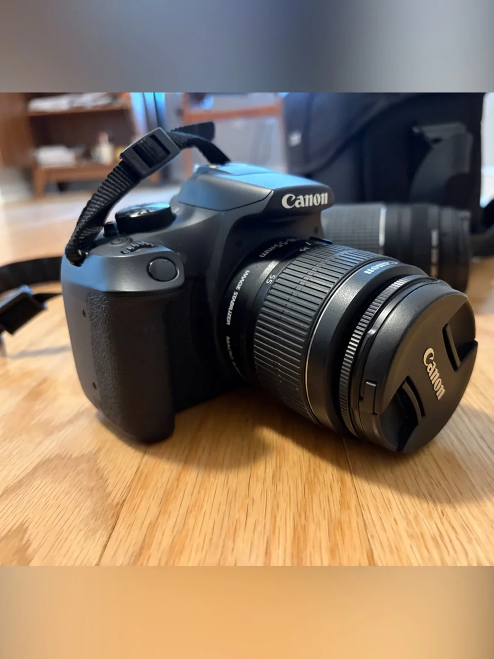 Canon DSLR Camera in Black with Zoom Lens
